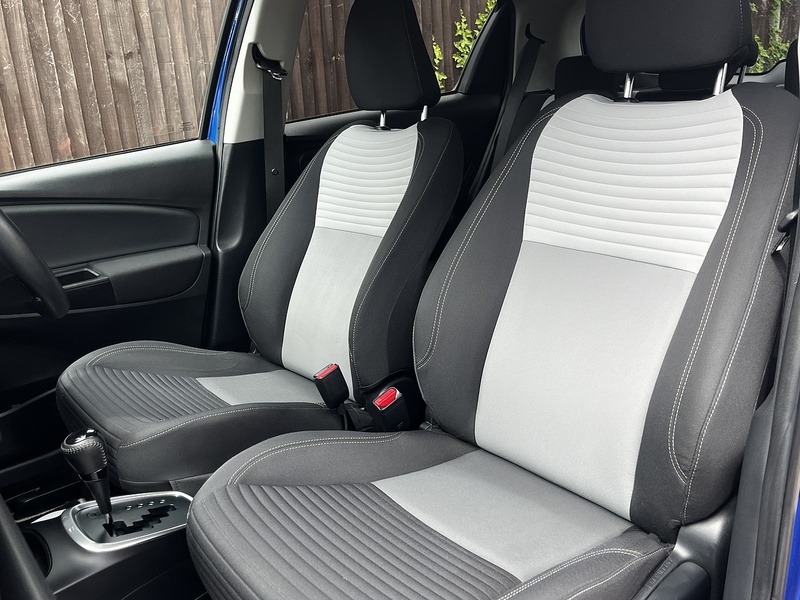Toyota Yaris VVT-h Design - U371