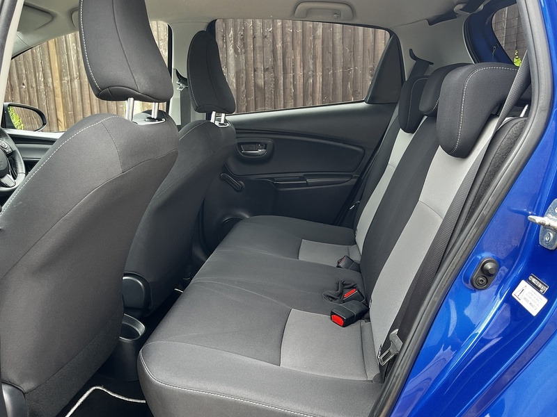 Toyota Yaris VVT-h Design - U371