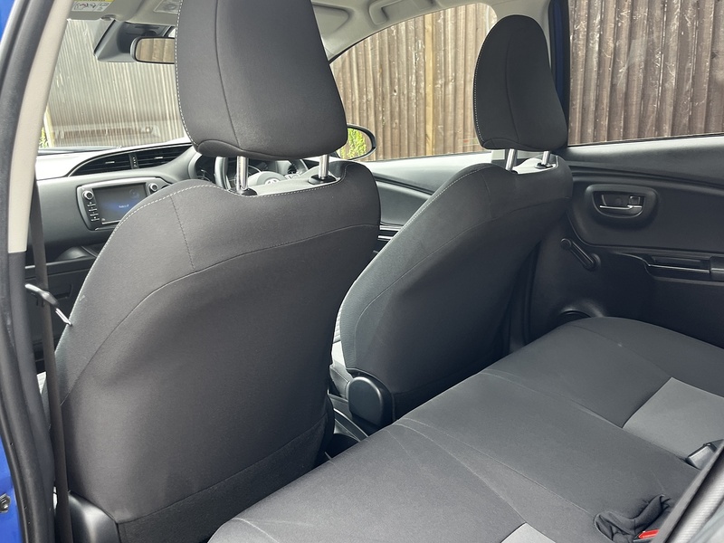 Toyota Yaris VVT-h Design - U371