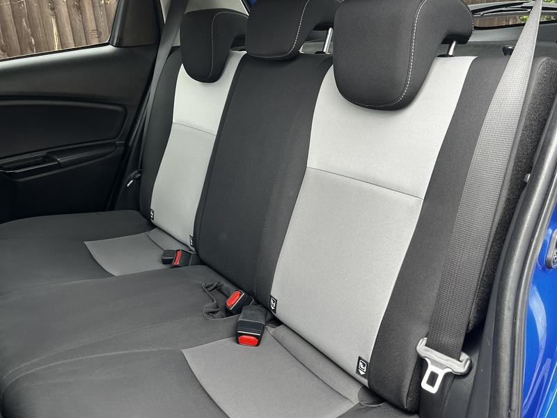 Toyota Yaris VVT-h Design - U371