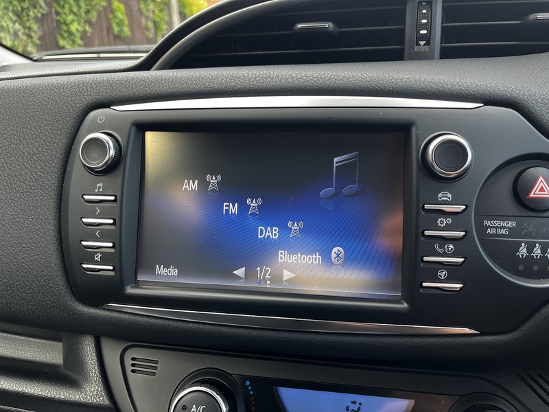 Toyota Yaris VVT-h Design - U371