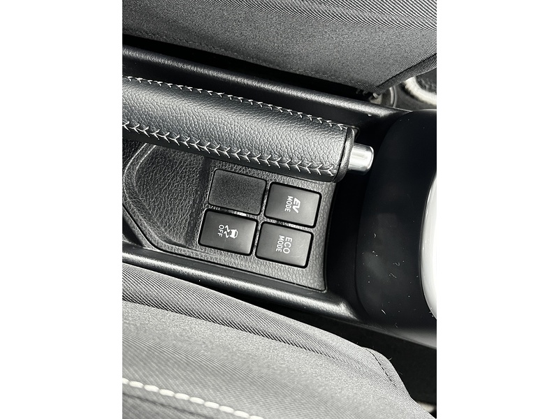 Toyota Yaris VVT-h Design - U371