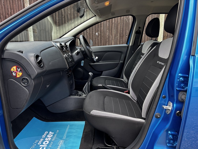Dacia Sandero Stepway TCe Essential - U384