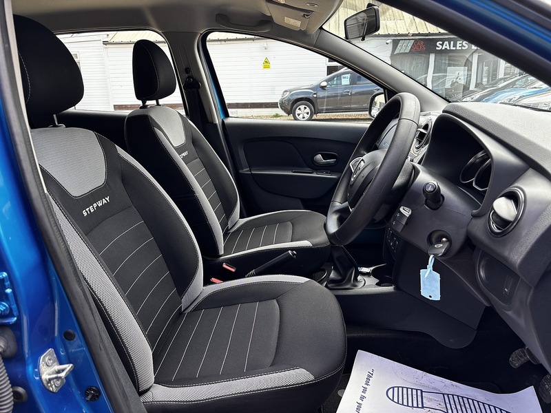 Dacia Sandero Stepway TCe Essential - U384
