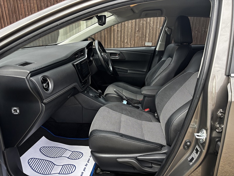 Toyota Auris VVT-h Excel - U390