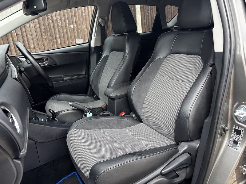 Toyota Auris VVT-h Excel - U390