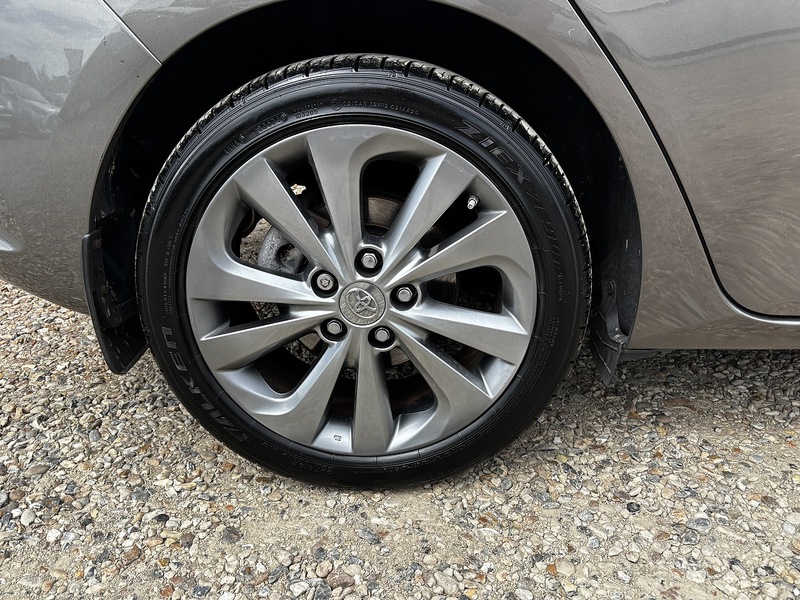 Toyota Auris VVT-h Excel - U390