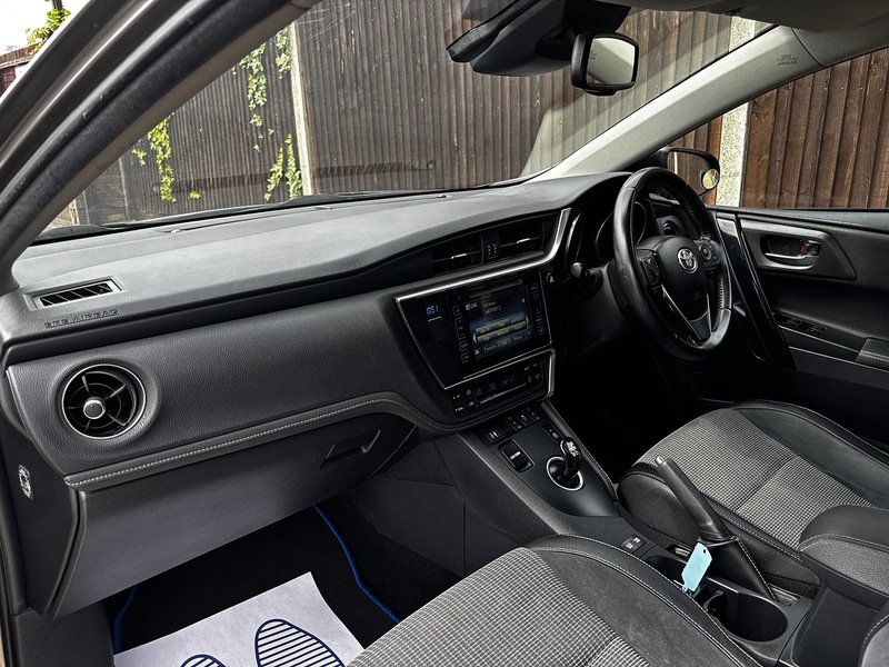 Toyota Auris VVT-h Excel - U390