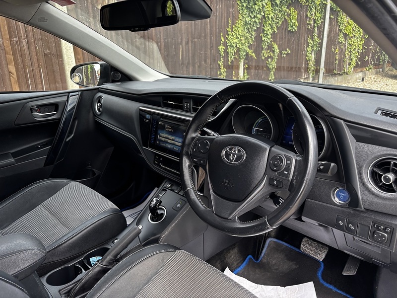 Toyota Auris VVT-h Excel - U390