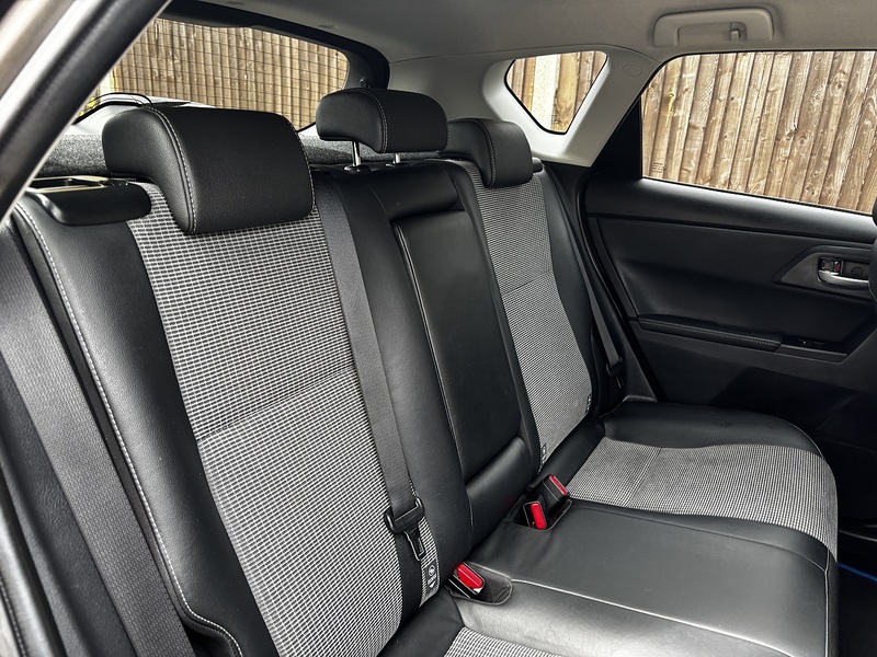 Toyota Auris VVT-h Excel - U390