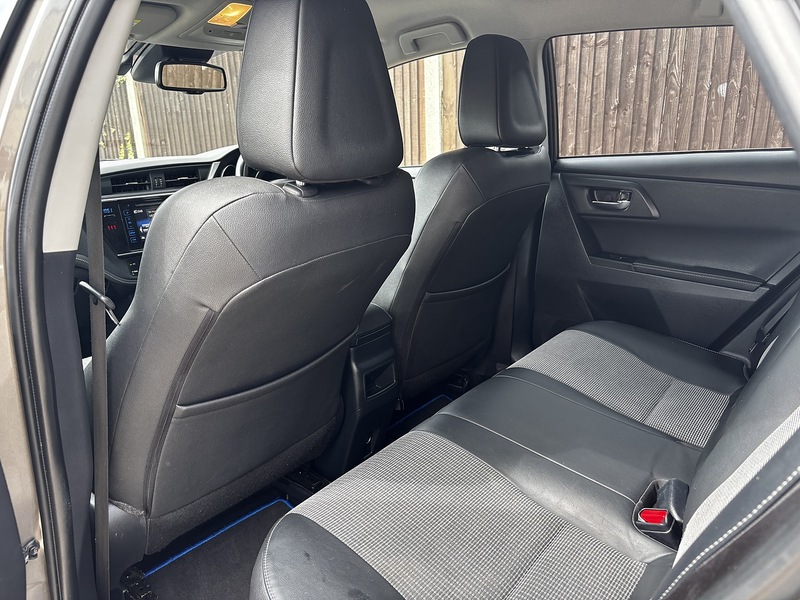 Toyota Auris VVT-h Excel - U390