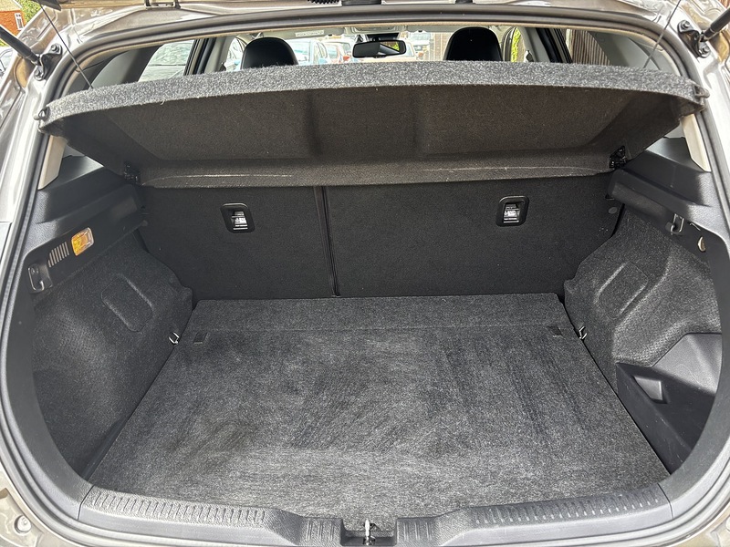 Toyota Auris VVT-h Excel - U390