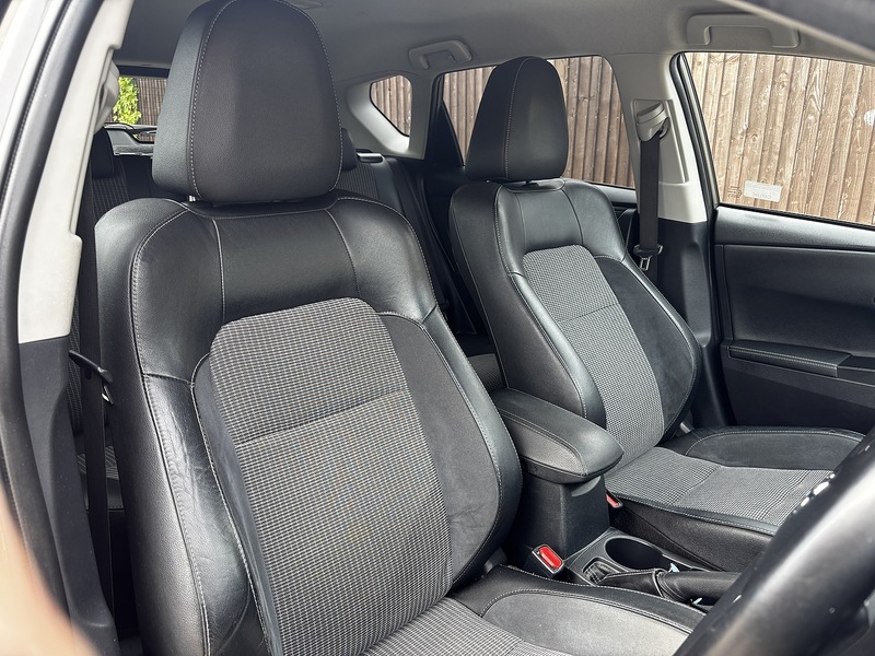 Toyota Auris VVT-h Excel - U390