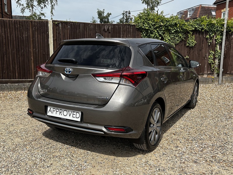 Toyota Auris VVT-h Excel - U390