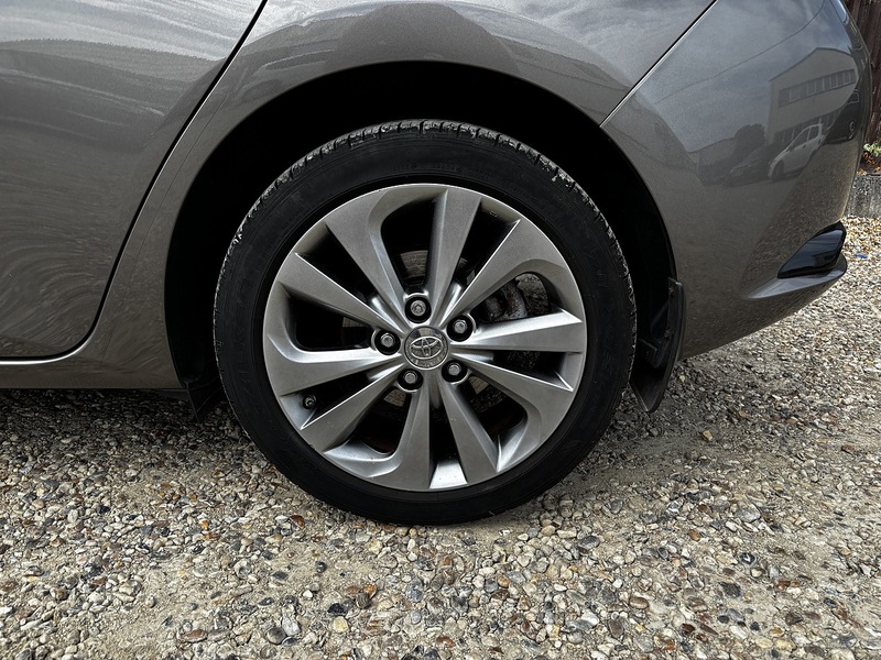 Toyota Auris VVT-h Excel - U390