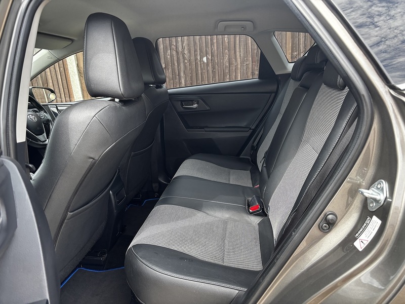 Toyota Auris VVT-h Excel - U390