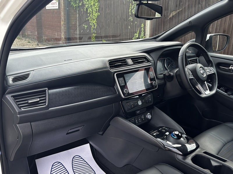 Nissan Leaf N-Connecta - U404