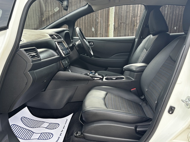 Nissan Leaf N-Connecta - U404