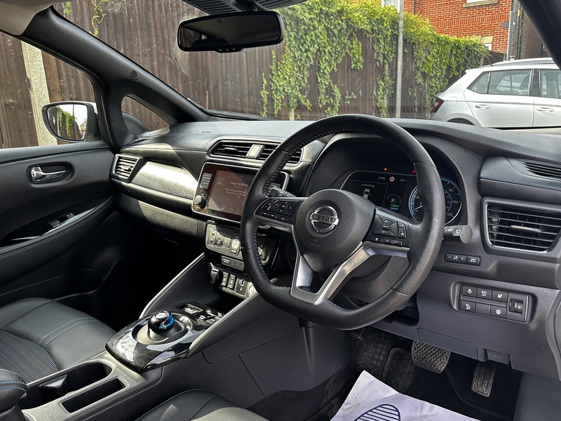 Nissan Leaf N-Connecta - U404