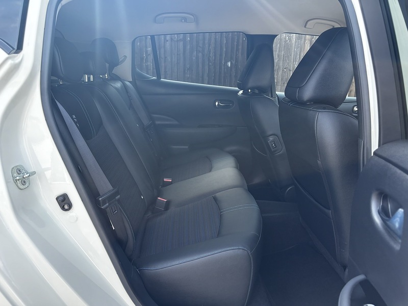 Nissan Leaf N-Connecta - U404