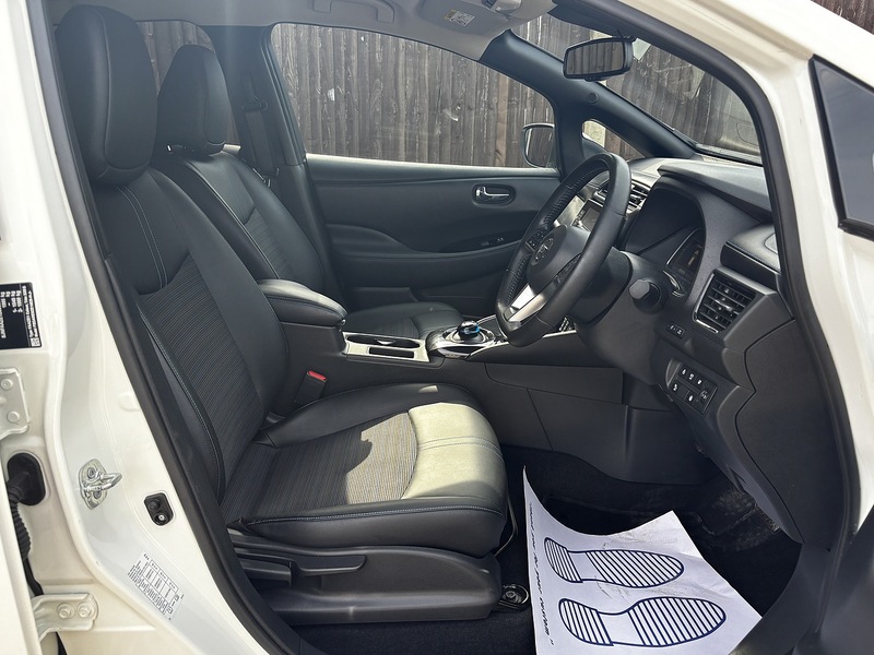 Nissan Leaf N-Connecta - U404