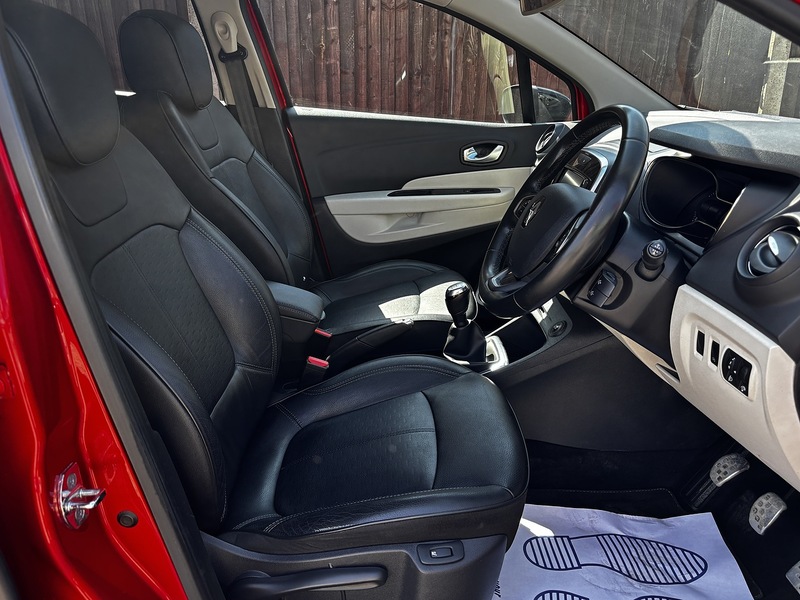 Renault Captur TCe ENERGY Signature X Nav - U408