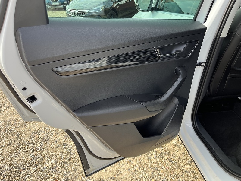 Skoda Karoq TSI SE L - U459