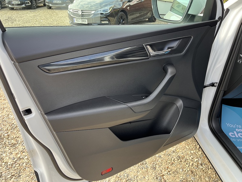 Skoda Karoq TSI SE L - U459