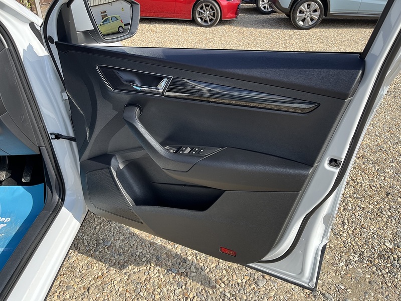 Skoda Karoq TSI SE L - U459
