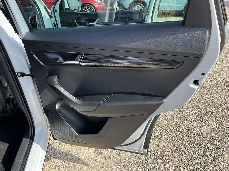 Skoda Karoq TSI SE L - U459