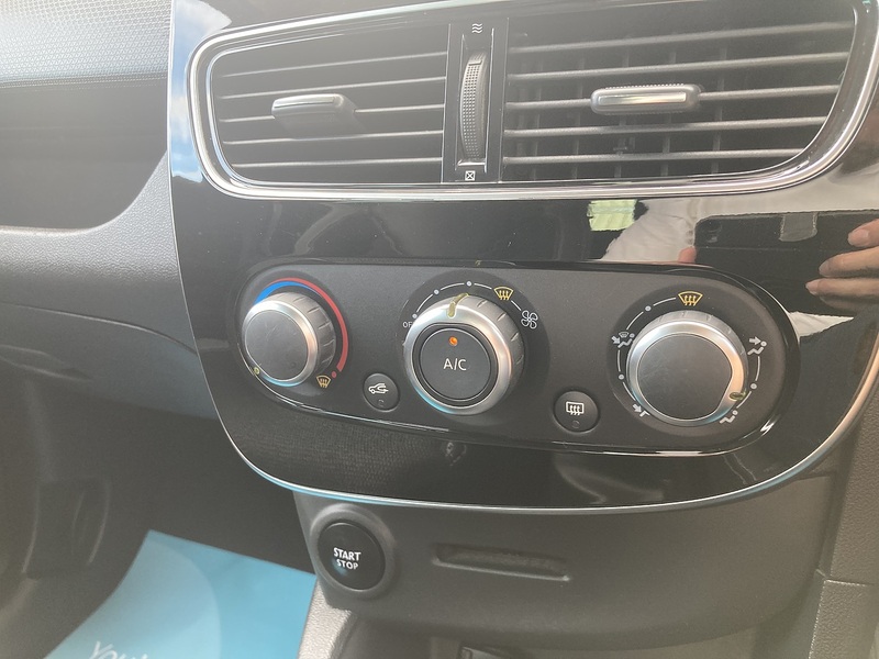 Renault Clio TCe Iconic - U463