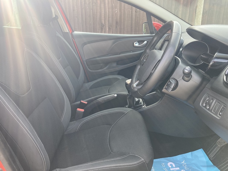 Renault Clio TCe Iconic - U463
