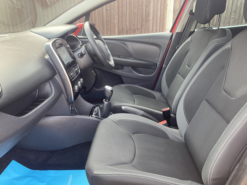 Renault Clio TCe Iconic - U463