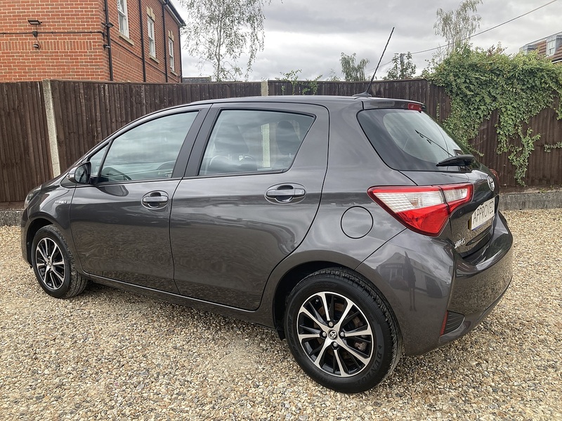 Toyota Yaris VVT-h Icon Tech - U471