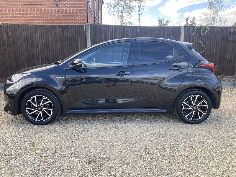 Toyota Yaris VVT-h Design - U475