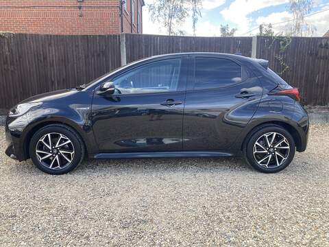 Toyota Yaris 64kWh 2 SUV 5dr Electric Auto (201 bhp)