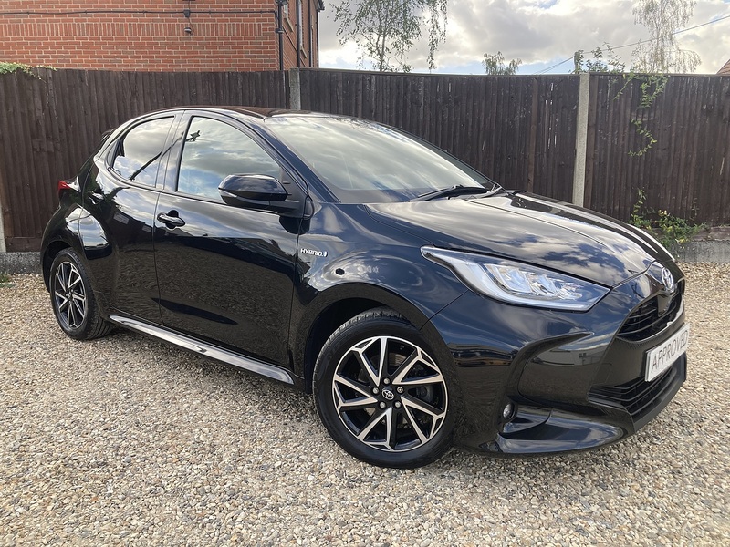 Toyota Yaris VVT-h Design - U475