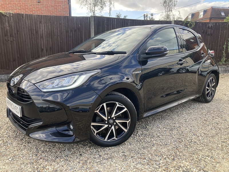 Toyota Yaris VVT-h Design - U475