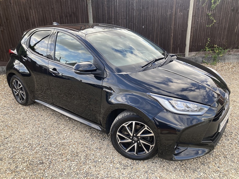 Toyota Yaris VVT-h Design - U475