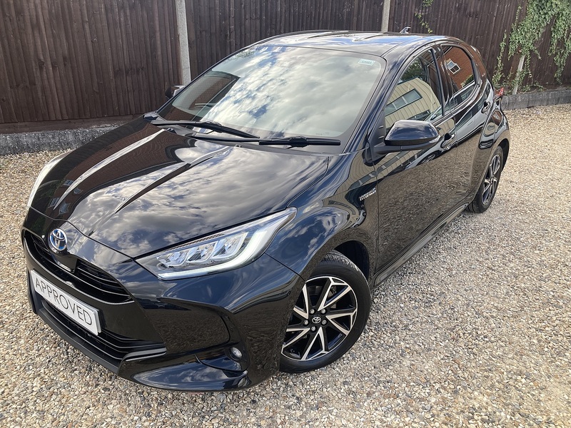 Toyota Yaris VVT-h Design - U475