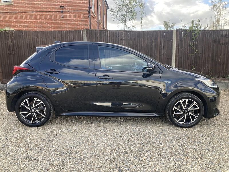 Toyota Yaris VVT-h Design - U475