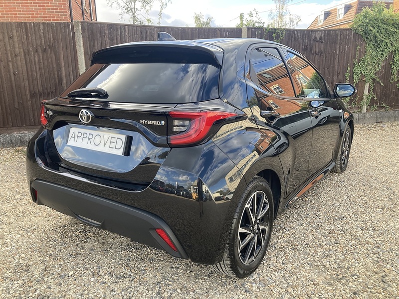 Toyota Yaris VVT-h Design - U475