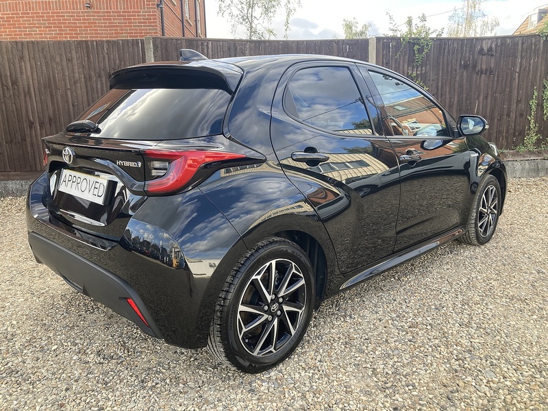 Toyota Yaris VVT-h Design - U475