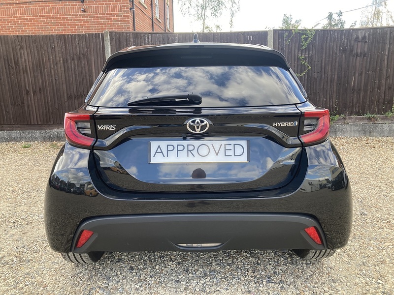 Toyota Yaris VVT-h Design - U475
