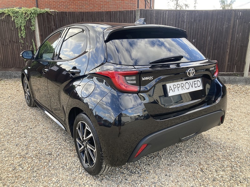 Toyota Yaris VVT-h Design - U475