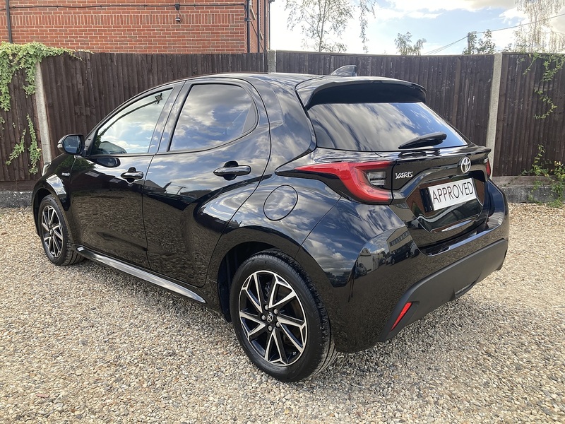 Toyota Yaris VVT-h Design - U475