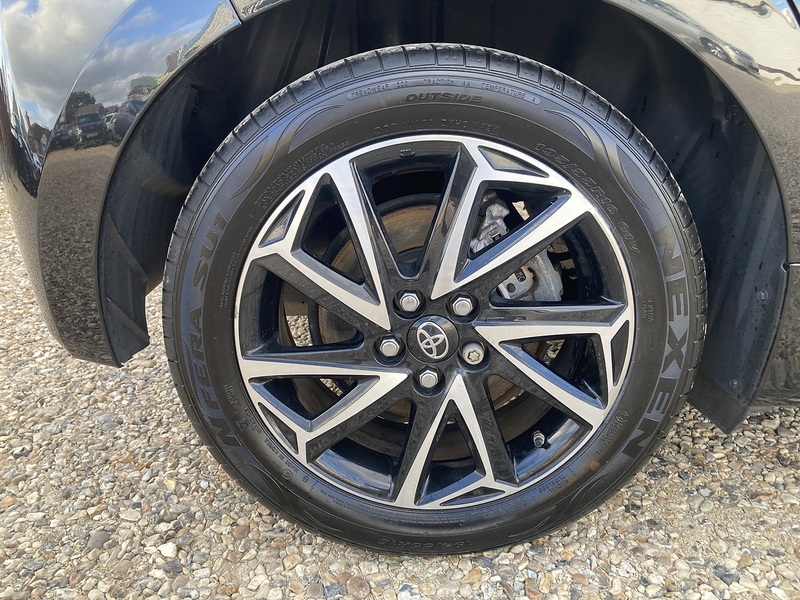 Toyota Yaris VVT-h Design - U475