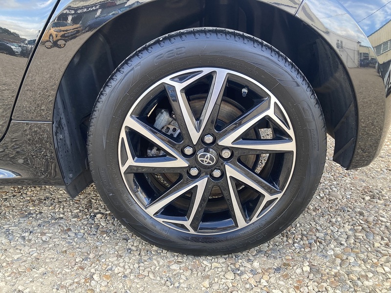 Toyota Yaris VVT-h Design - U475