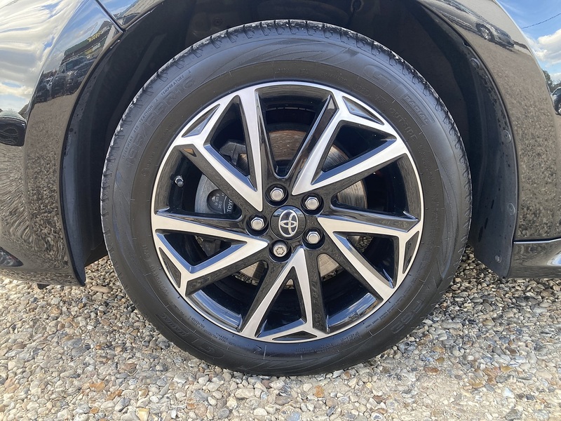 Toyota Yaris VVT-h Design - U475