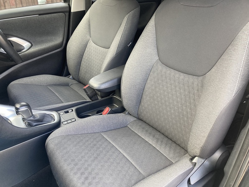 Toyota Yaris VVT-h Design - U475